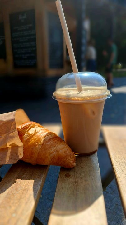 ICE COFFEE & CROISSANT